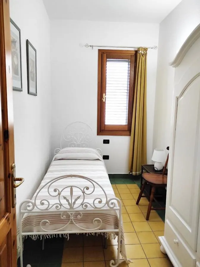 Casa Lupino Daire Orosei İtalya
